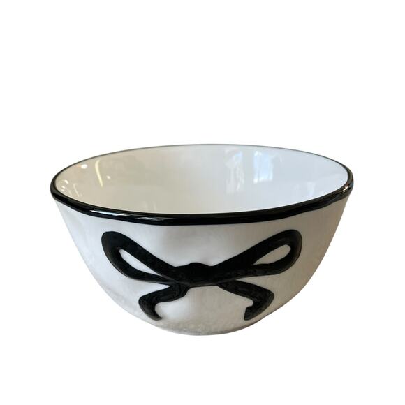 Hand Painted Coquette Black Bow Salad Bowls 6.25in White Ceramic Set of 4 NEW - Picture 8 of 15